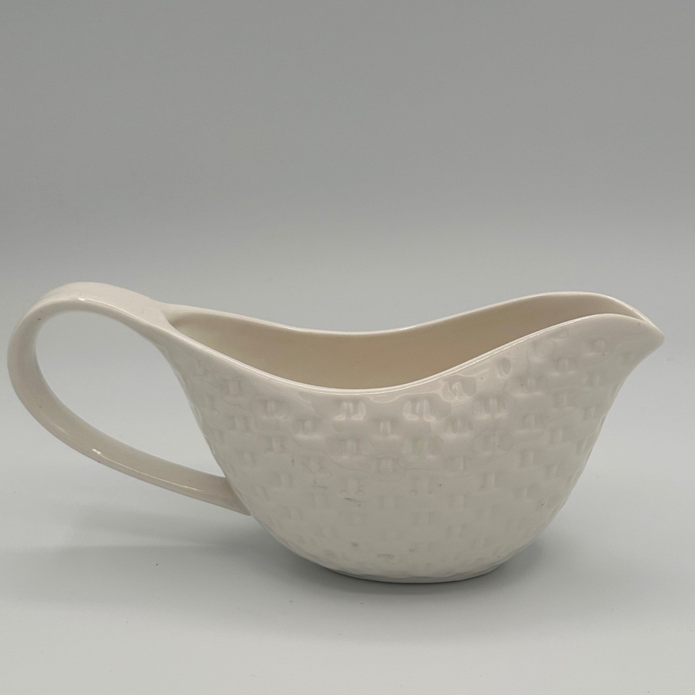 Textured Ceramic Basketweave Cottage Minimalist Gravy Sauce Boat Pitcher